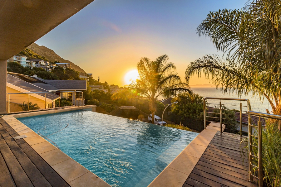 To Let 4 Bedroom Property for Rent in Mountainside Western Cape